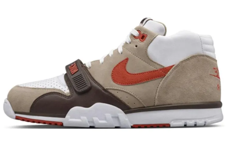 Chino Nike Air Trainer 1 Fragment
