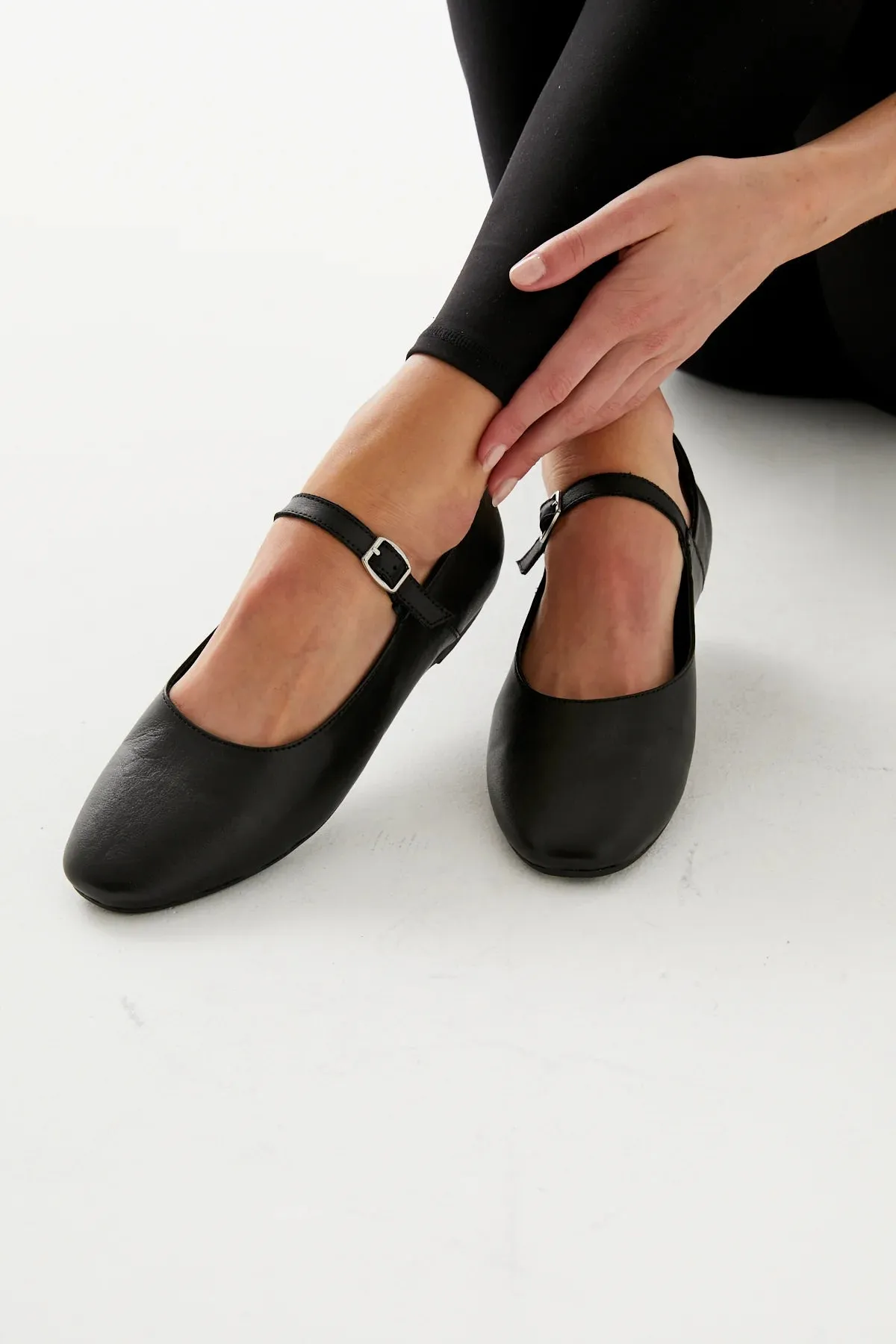 Flirt Ballet Flat in Black